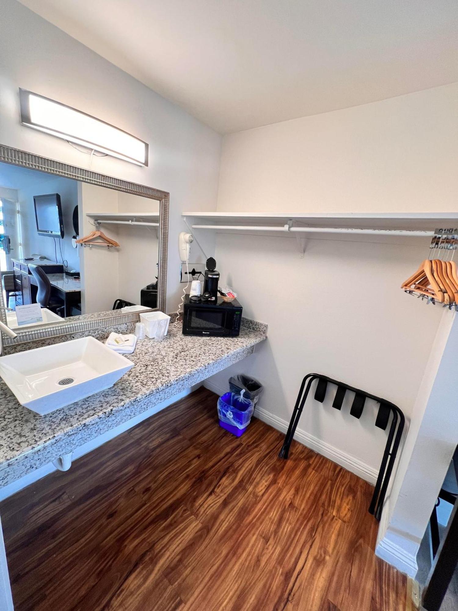 Howard Johnson By Wyndham Downtown Reno Ngoại thất bức ảnh