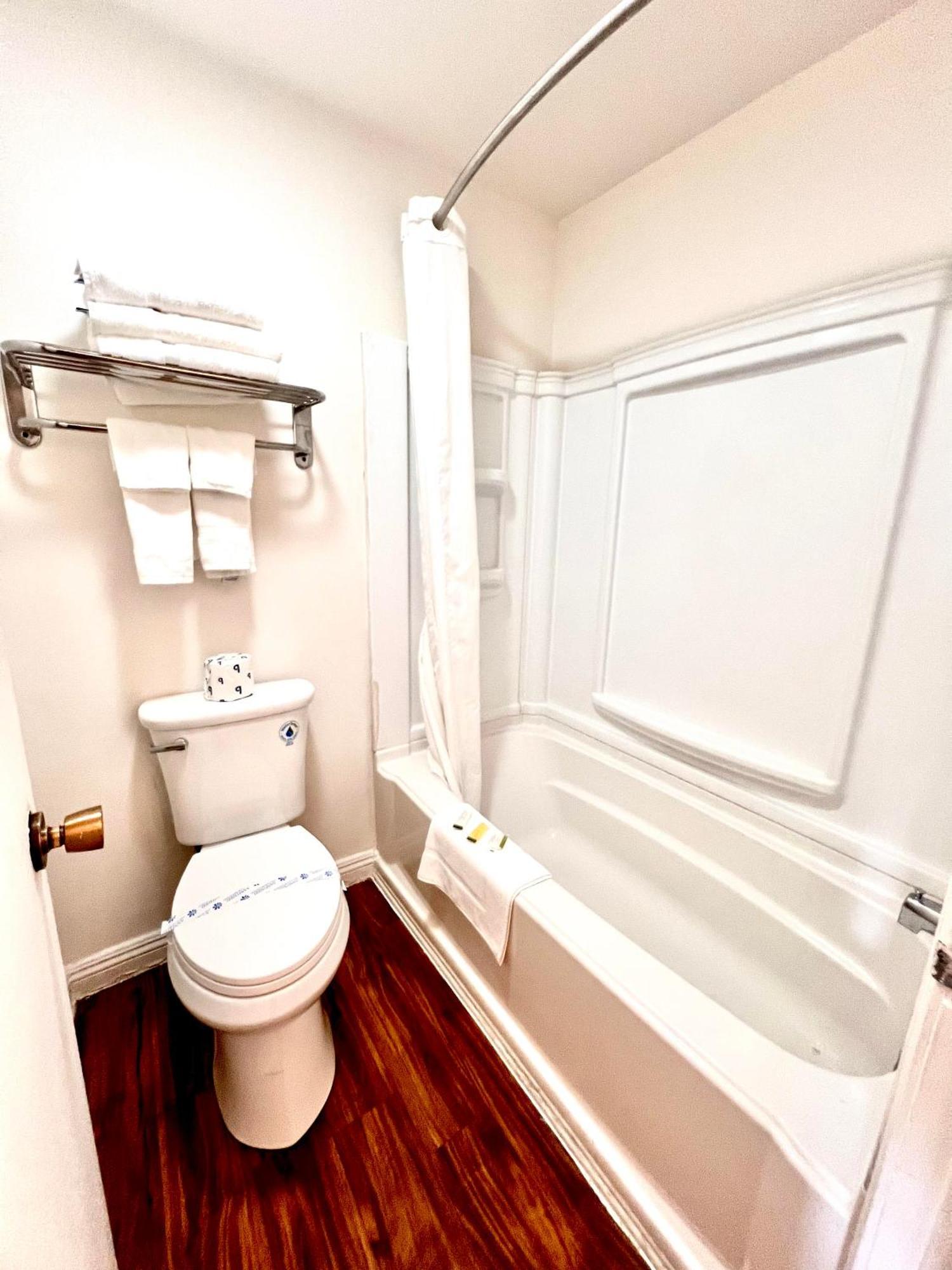 Howard Johnson By Wyndham Downtown Reno Ngoại thất bức ảnh